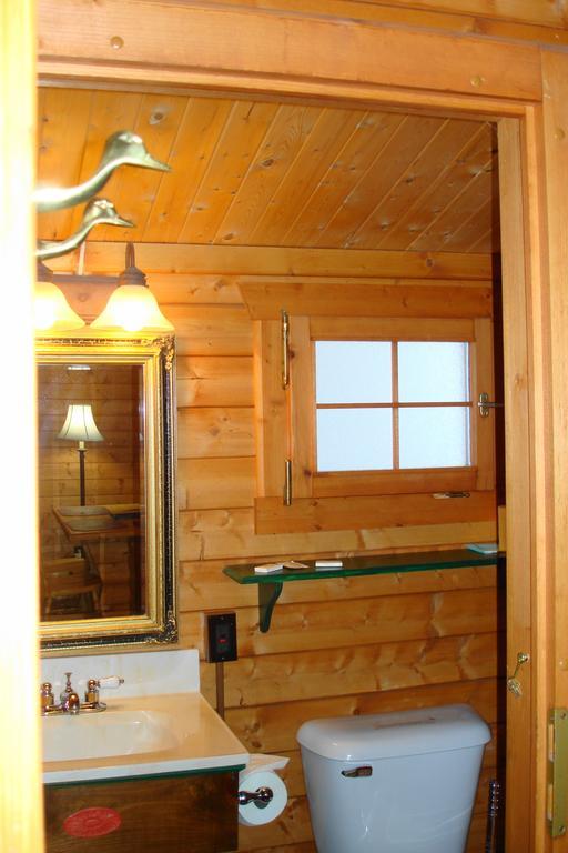 Mallards' Landing Hotel Hayward Room photo